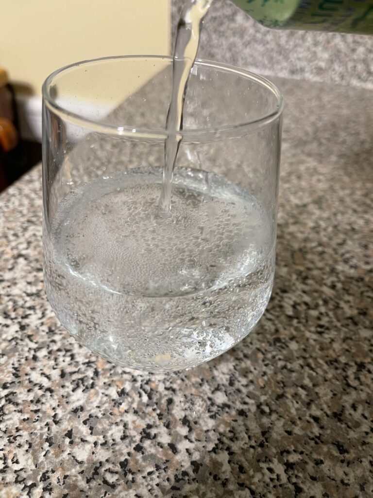 Glass filling with sparkling water